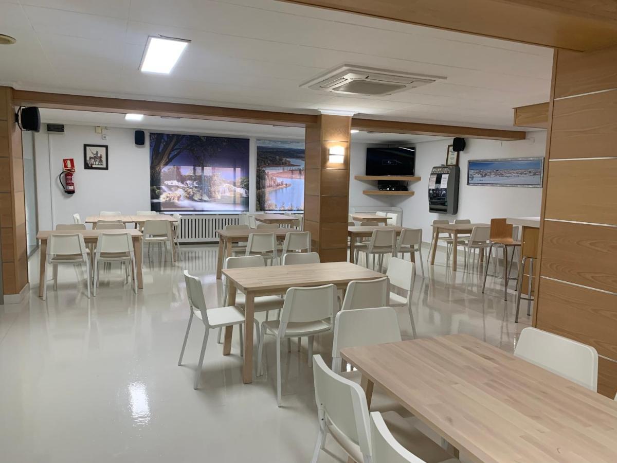 אוסה דה מונטיאל Hostal La Paz מראה חיצוני תמונה