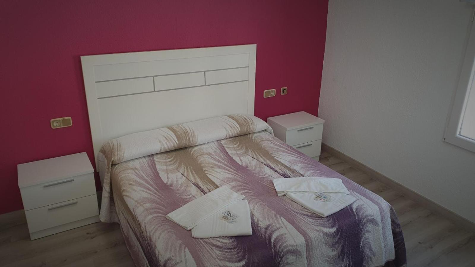 אוסה דה מונטיאל Hostal La Paz מראה חיצוני תמונה