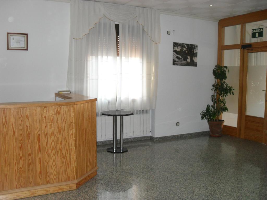 אוסה דה מונטיאל Hostal La Paz מראה חיצוני תמונה
